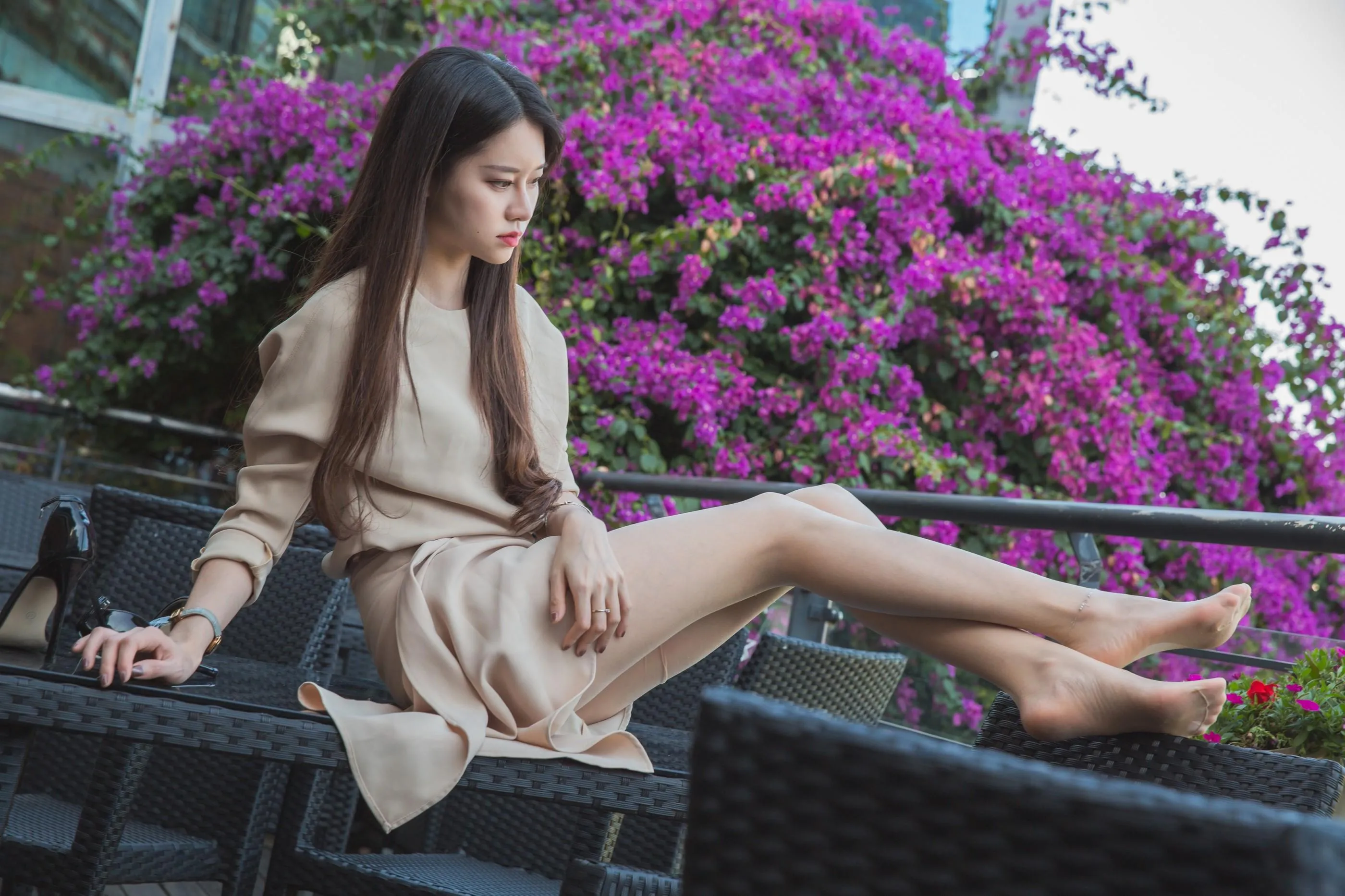Sia不吃鱼 – NO.005 风衣玉足 [14P]插图5